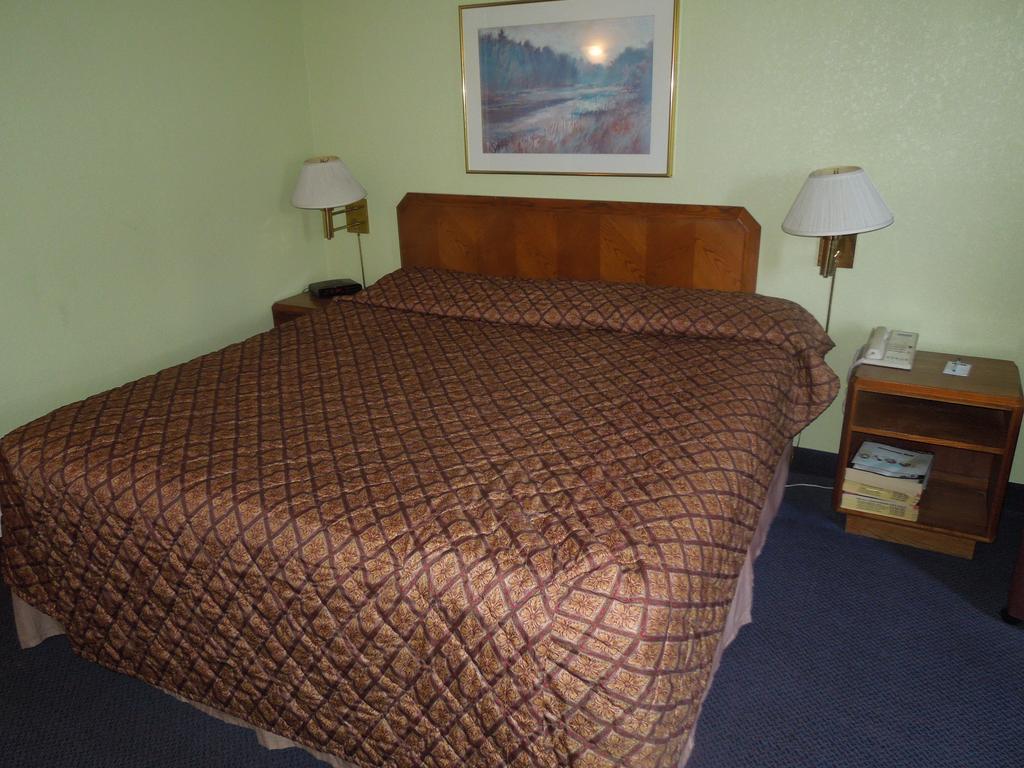 Travelodge - Cincinnati شارونفيل الغرفة الصورة