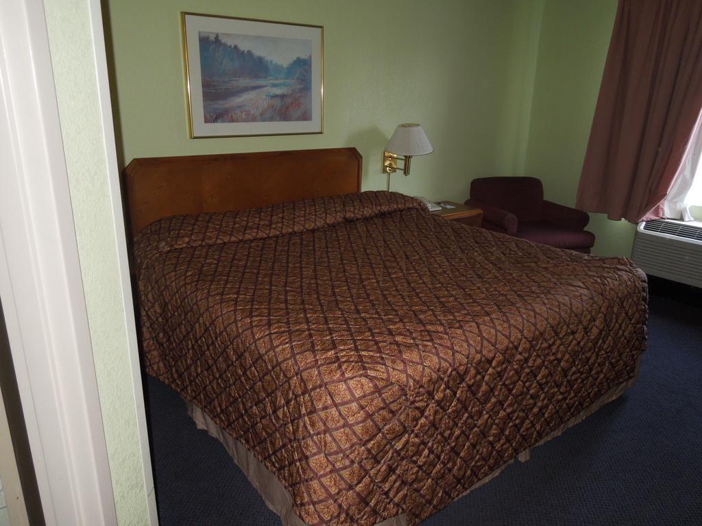 Travelodge - Cincinnati شارونفيل الغرفة الصورة