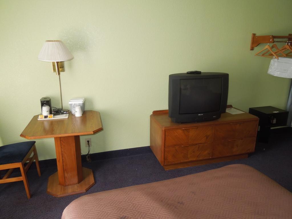Travelodge - Cincinnati شارونفيل الغرفة الصورة