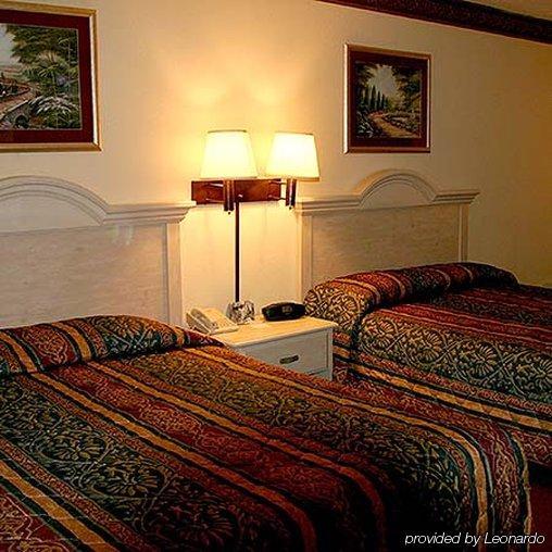 Travelodge - Cincinnati شارونفيل المظهر الخارجي الصورة