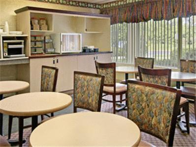 Travelodge - Cincinnati شارونفيل المطعم الصورة
