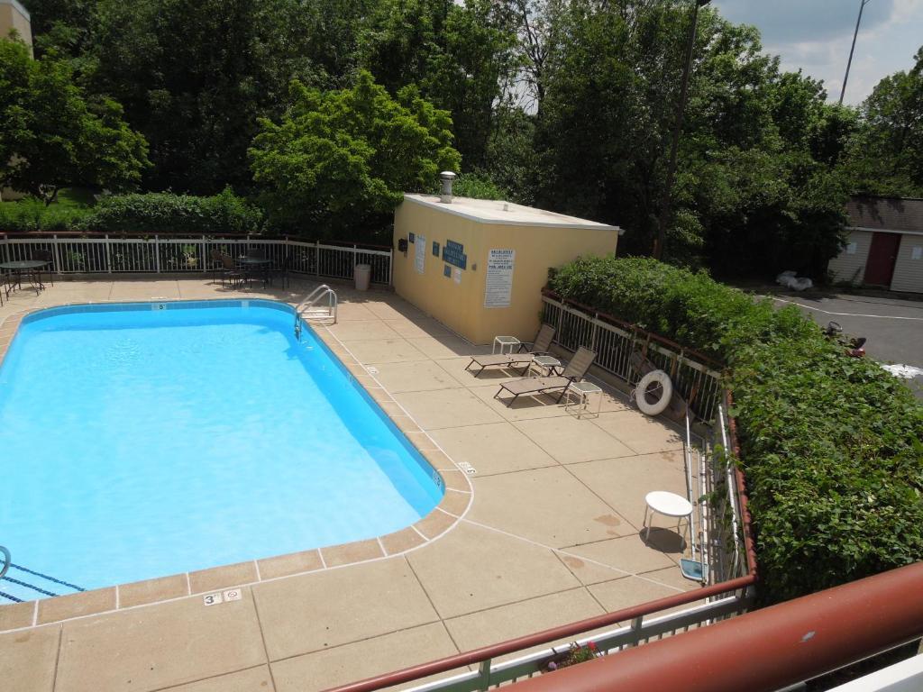 Travelodge - Cincinnati شارونفيل المظهر الخارجي الصورة